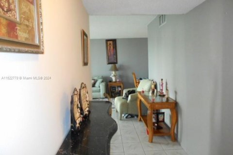 Copropriété à vendre à Lauderhill, Floride: 2 chambres, 106.65 m2 № 980538 - photo 3