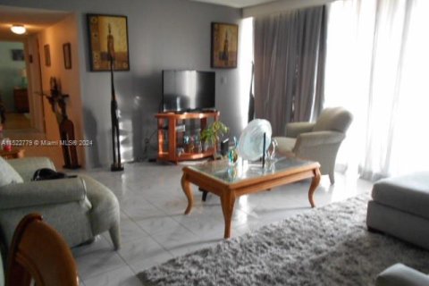 Condominio en venta en Lauderhill, Florida, 2 dormitorios, 106.65 m2 № 980538 - foto 4