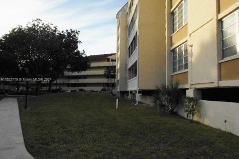 Condominio en venta en Lauderhill, Florida, 2 dormitorios, 106.65 m2 № 980538 - foto 29