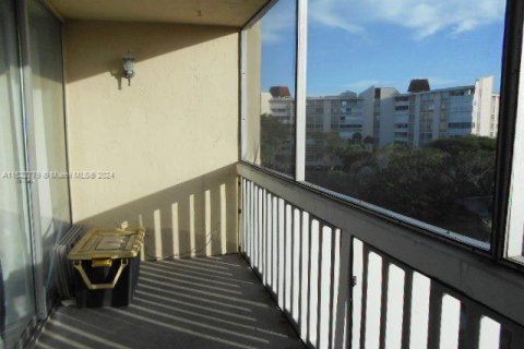 Condo in Lauderhill, Florida, 2 bedrooms  № 980538 - photo 21