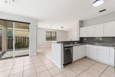 Casa en venta en Miami, Florida, 4 dormitorios, 282.7 m2 № 1237564 - foto 19