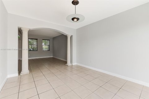 Casa en venta en Miami, Florida, 4 dormitorios, 282.7 m2 № 1237564 - foto 11