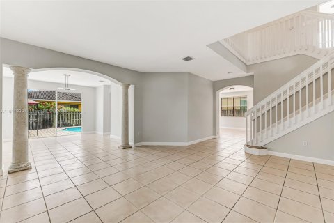 Villa ou maison à vendre à Miami, Floride: 4 chambres, 282.7 m2 № 1237564 - photo 8