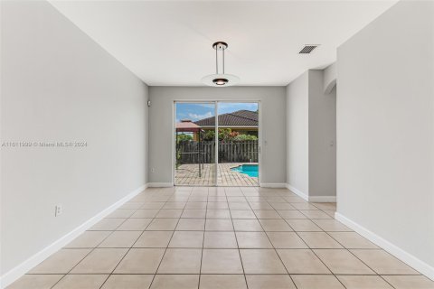 Villa ou maison à vendre à Miami, Floride: 4 chambres, 282.7 m2 № 1237564 - photo 13