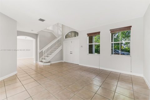 Villa ou maison à vendre à Miami, Floride: 4 chambres, 282.7 m2 № 1237564 - photo 9