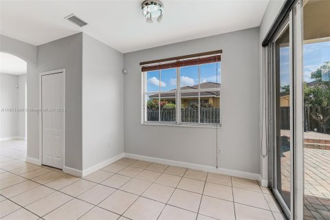 Villa ou maison à vendre à Miami, Floride: 4 chambres, 282.7 m2 № 1237564 - photo 16