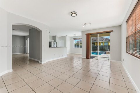 Casa en venta en Miami, Florida, 4 dormitorios, 282.7 m2 № 1237564 - foto 24