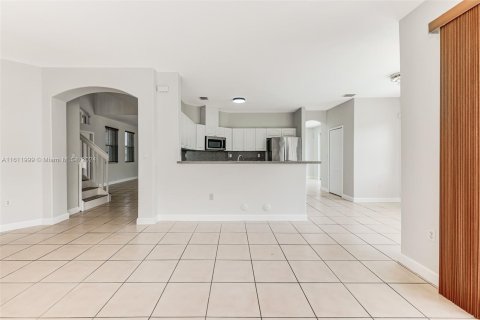 House in Miami, Florida 4 bedrooms, 282.7 sq.m. № 1237564 - photo 21