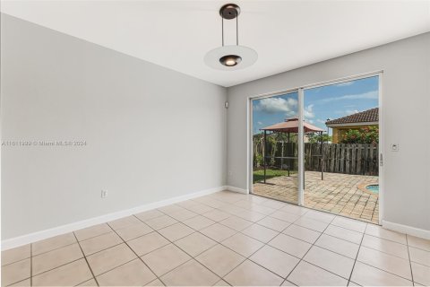 Casa en venta en Miami, Florida, 4 dormitorios, 282.7 m2 № 1237564 - foto 12