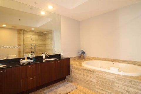 Condo in Sunny Isles Beach, Florida, 3 bedrooms  № 1181377 - photo 18