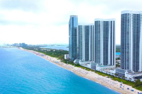 Condo in Sunny Isles Beach, Florida, 3 bedrooms  № 1181377 - photo 1