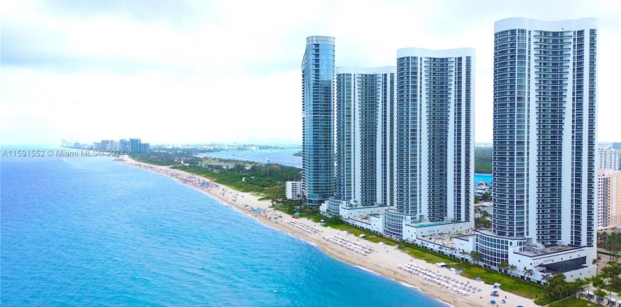 Condo in Sunny Isles Beach, Florida, 3 bedrooms  № 1181377