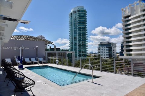 Condo in Miami Beach, Florida, 1 bedroom  № 167687 - photo 13