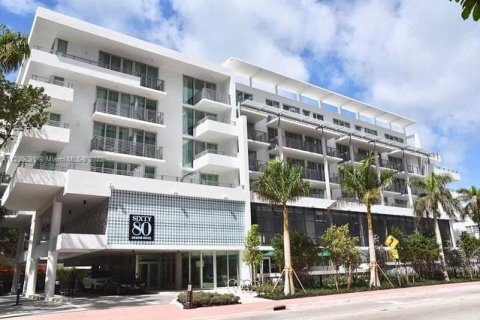 Condo in Miami Beach, Florida, 1 bedroom  № 167687 - photo 8