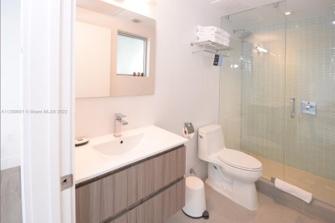 Condo in Miami Beach, Florida, 1 bedroom  № 167687 - photo 2