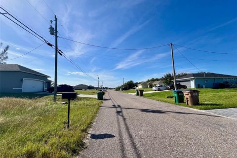 Land in Cape Coral, Florida № 1396403 - photo 4