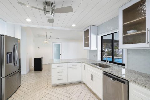 Villa ou maison à vendre à Cape Coral, Floride: 3 chambres, 191.01 m2 № 1113415 - photo 9