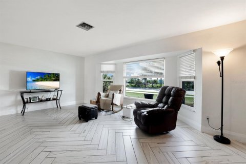 Casa en venta en Cape Coral, Florida, 3 dormitorios, 191.01 m2 № 1113415 - foto 6