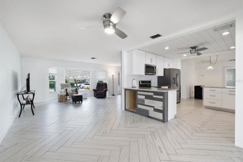 Casa en venta en Cape Coral, Florida, 3 dormitorios, 191.01 m2 № 1113415 - foto 7