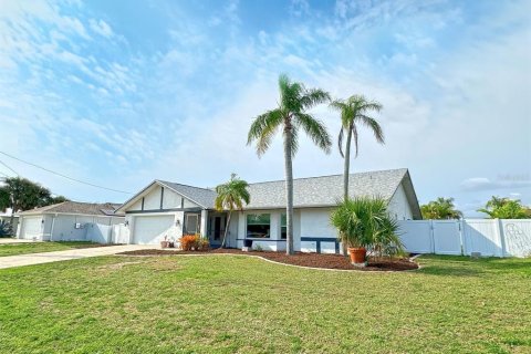 Casa en venta en Cape Coral, Florida, 3 dormitorios, 191.01 m2 № 1113415 - foto 1