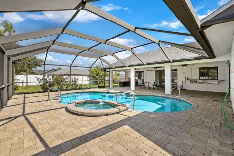 Villa ou maison à vendre à Cape Coral, Floride: 3 chambres, 191.01 m2 № 1113415 - photo 11