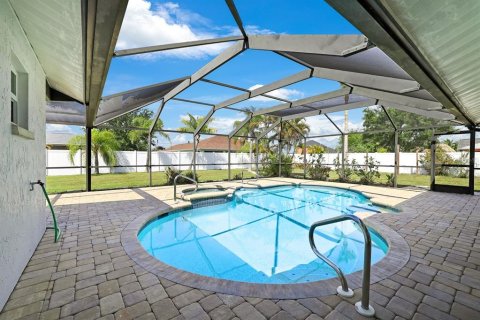 Villa ou maison à vendre à Cape Coral, Floride: 3 chambres, 191.01 m2 № 1113415 - photo 25