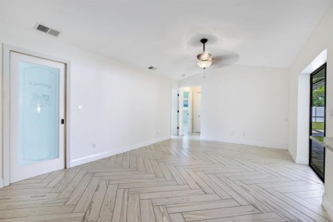 Casa en venta en Cape Coral, Florida, 3 dormitorios, 191.01 m2 № 1113415 - foto 13