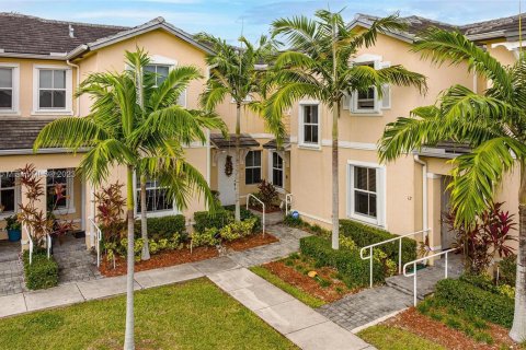 Casa en venta en Homestead, Florida, 3 dormitorios, 141.49 m2 № 863568 - foto 1