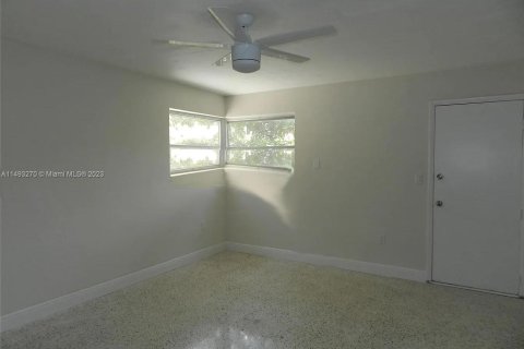 Купить коммерческую недвижимость в Норт-Майами-Бич, Флорида 165.18м2, № 863566 - фото 8
