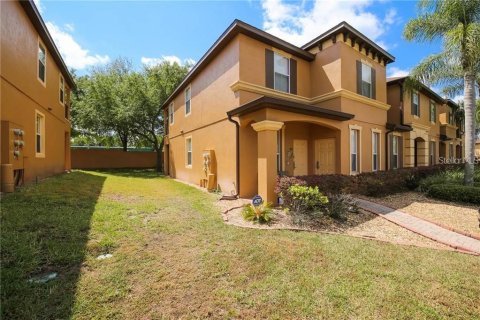 Townhouse in Davenport, Florida 4 bedrooms, 172.43 sq.m. № 1319781 - photo 1