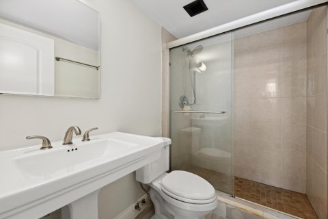 Condo in West Palm Beach, Florida, 1 bedroom  № 827839 - photo 5