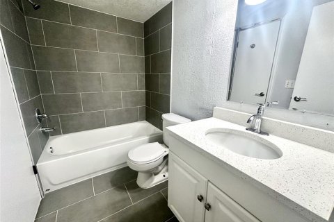 Condo in Orlando, Florida, 1 bedroom  № 1352961 - photo 11