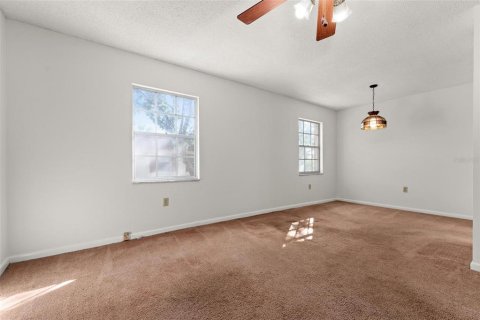 Condo in Leesburg, Florida, 2 bedrooms  № 1408061 - photo 8