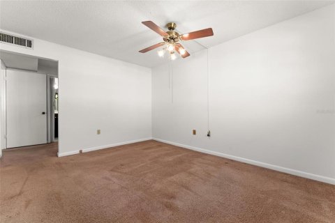 Condo in Leesburg, Florida, 2 bedrooms  № 1408061 - photo 18