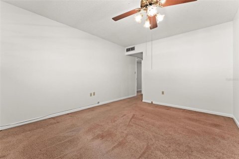 Condo in Leesburg, Florida, 2 bedrooms  № 1408061 - photo 19