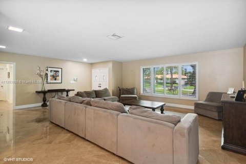 Villa ou maison à vendre à Palmetto Bay, Floride: 5 chambres, 314.1 m2 № 522524 - photo 28
