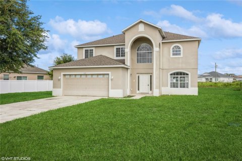 House in Kissimmee, Florida 4 bedrooms, 272.3 sq.m. № 1324281 - photo 2