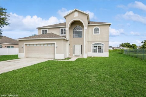 House in Kissimmee, Florida 4 bedrooms, 272.3 sq.m. № 1324281 - photo 3