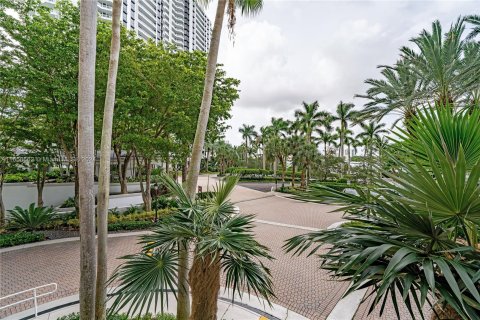 Condominio en venta en Aventura, Florida, 2 dormitorios, 140.28 m2 № 1360817 - foto 9