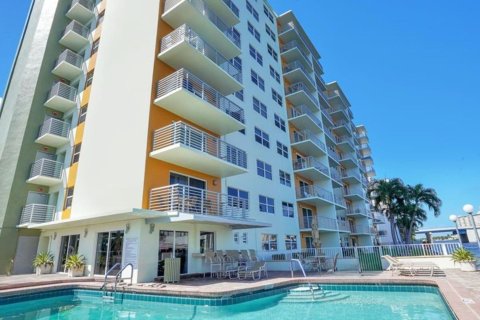 Condo in Fort Lauderdale, Florida  № 998700 - photo 18