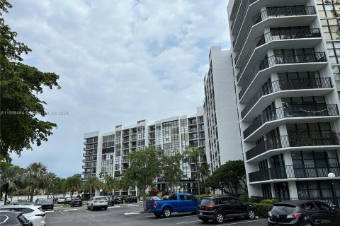 Condominio en venta en Hallandale Beach, Florida, 3 dormitorios, 132.85 m2 № 1206991 - foto 22