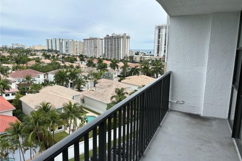 Condominio en venta en Hallandale Beach, Florida, 3 dormitorios, 132.85 m2 № 1206991 - foto 14