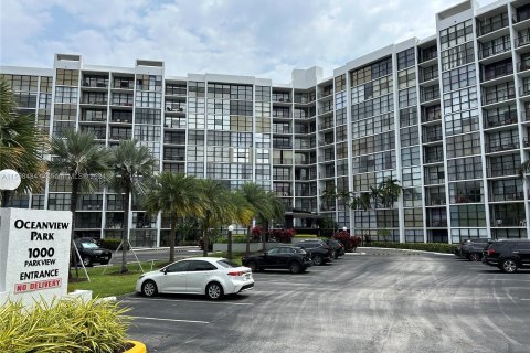 Condominio en venta en Hallandale Beach, Florida, 3 dormitorios, 132.85 m2 № 1206991 - foto 23