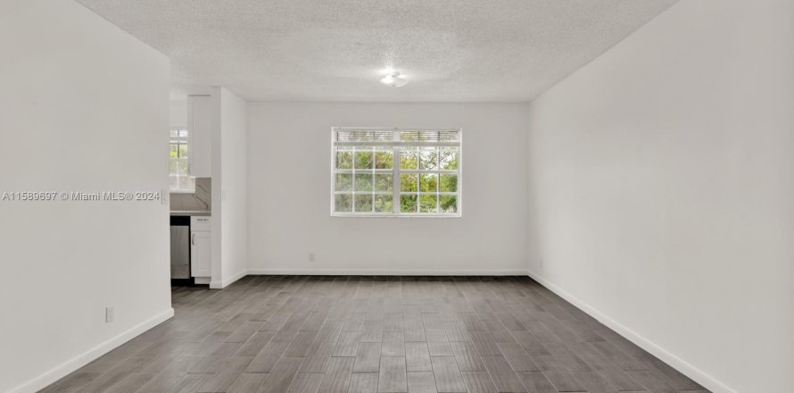 Condo in Pembroke Pines, Florida, 1 bedroom  № 1178992