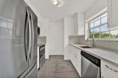 Condo in Pembroke Pines, Florida, 1 bedroom  № 1178992 - photo 5