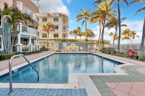 Copropriété à vendre à Deerfield Beach, Floride: 2 chambres, 258.18 m2 № 1136602 - photo 1