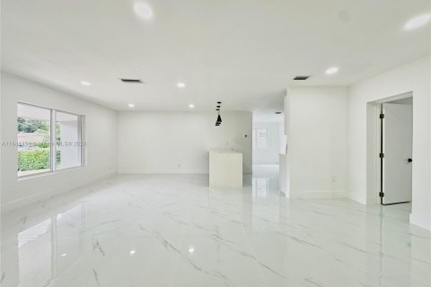 Casa en venta en Miramar, Florida, 3 dormitorios № 1348454 - foto 3