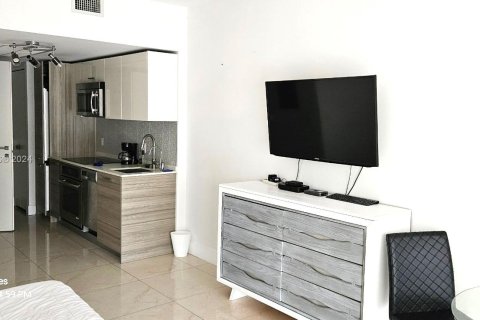 Condominio en alquiler en Miami, Florida, 33.63 m2 № 1348539 - foto 6