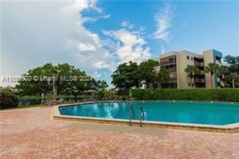 Condo in Pembroke Pines, Florida, 1 bedroom  № 1348808 - photo 20