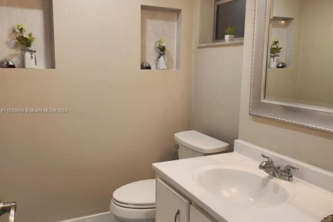 Condo in Pembroke Pines, Florida, 1 bedroom  № 1348808 - photo 5